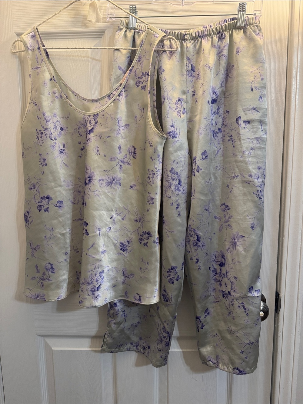 Oscar de la Renta Cream and Lavender Floral satin Pajama Set